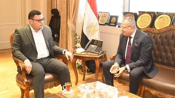 وزير الإسكان و محافظ