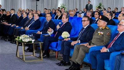 الرئيس السيسي يشهد افتتاح عدد من المحطات البحرية بالمنطقة الاقتصادية لقناة السويس 