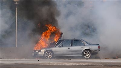 اندلاع حريق في سيارة ملاكي و4 موتوسيكلات بجراج بالزاوية الحمراء