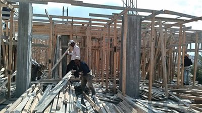 إزالة فورية لمخالفة بنائية بالجولف سيتي في العبور