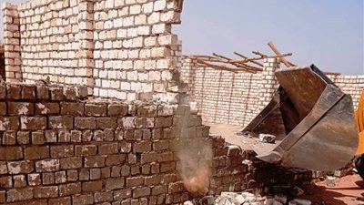 إزالة التعديات على أملاك الدولة والأراضي الزراعية بعرابة أبيدوس في سوهاج