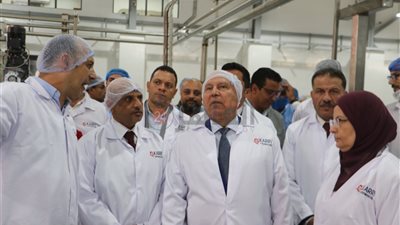 كامل الوزير يفتتح 3 مصانع في مدينة السادات بالمنوفية