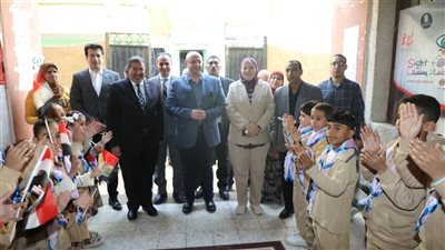 محافظ بني سويف يتابع مبادرة «عيون أطفالنا مستقبلنا».. وفحص 300 ألف تلميذ حتى الآن 