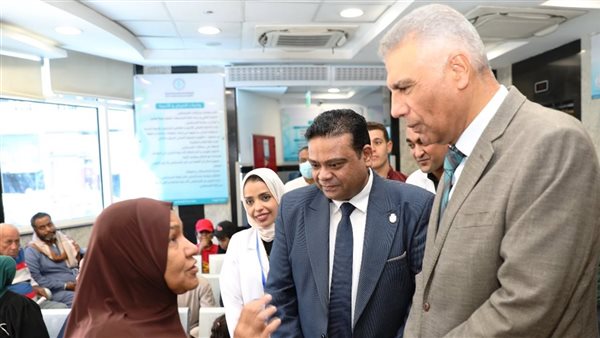 محافظ أسوان