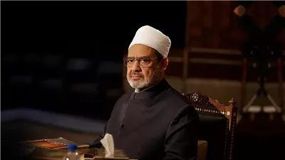 خلال اتصال هاتفي.. شيخ الأزهر يهنئ الشيخ محمد بن زايد بعيد الاتحاد الـ54