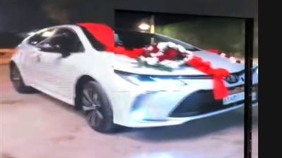 فيديو لـ أب يهدي ابنه سيارة جديدة في زفافه يثير إعجاب السوشيال ميديا