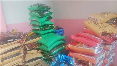 تموين القليوبية يضبط طن أعلاف مجهولة المصدر و6 آلاف عبوة بسكويت منتهية الصلاحية بشرق شبرا الخيمة