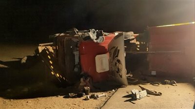 بالأسماء.. مصرع شاب وإصابة اثنين في انقلاب تريلا على الصحراوي الشرقي بالأقصر: جميعهم من الغربية مركز زفتى