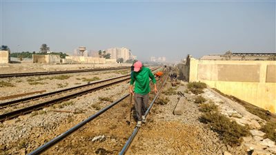 تحرك عاجل لإصلاح تلف بقضبان السكة الحديد بشبرا الخيمة│ صور 