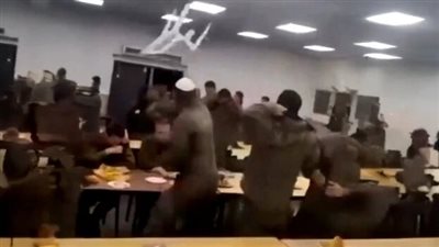شجار عنيف وضرب بالكراسي بين جنود إسرائيليين داخل قاعدة عسكرية