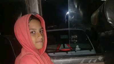 يحتفظ بفتلة من قميص تريزيجيه بحقيبته.. صغير من كفر داود يلفت الأنظار بطموحه في كرة القدم