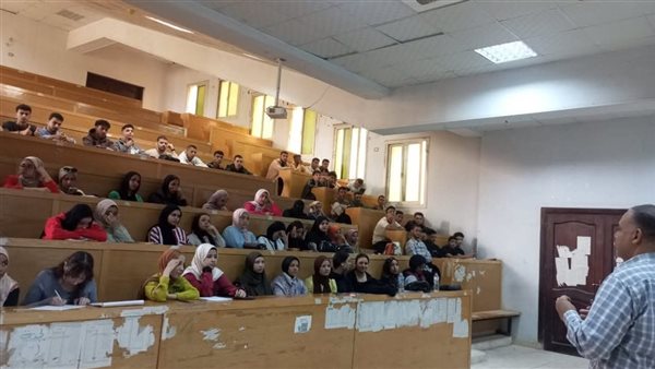 جانب من الندوة 