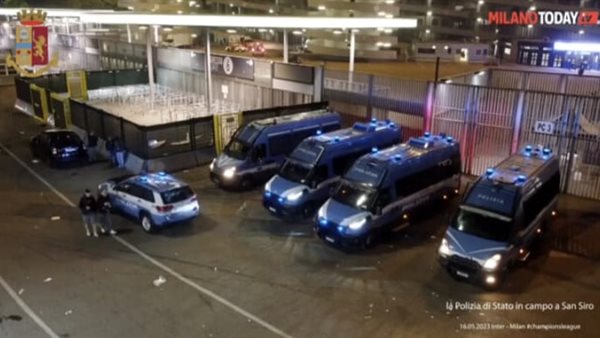 محيط ملعب سان سيرو