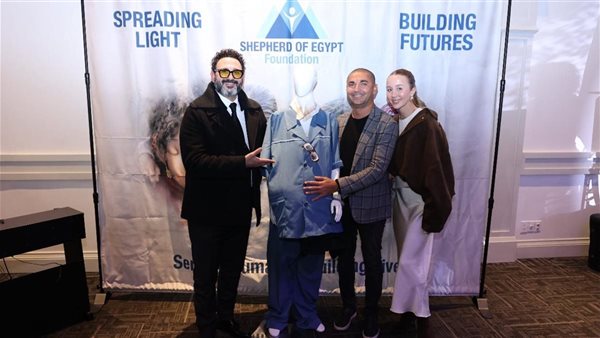 الفنان أكرم حسني