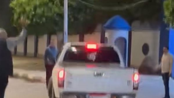 عودة سيارة نصف نقل