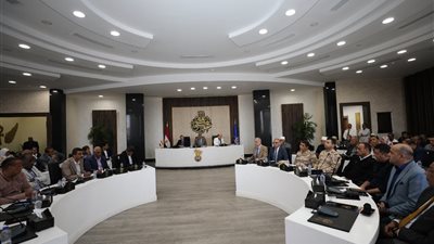 محافظ أسوان: التيسير على المواطنين لإنهاء إجراءات ملف التصالح في مخالفات البناء وتقنين الأوضاع