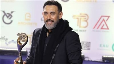 عمرو مصطفى بعد تكريمه بـ The Best: نجاحي مع عمرو دياب مستمر من 25 سنة