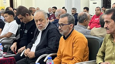  أشرف زكي وفنانو السيرك المصري يودّعون أشرف الجريسي في مسجد الكواكبي | صور