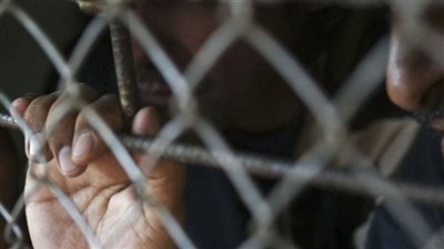 التحقيق مع سائق ميكروباص دهس طالبتين خلال عبورهما الطريق بالجيزة