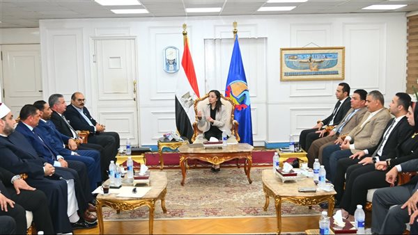 اجتماع محافظ البحيرة