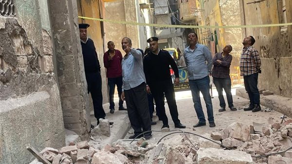 جانب من العقار المنهار