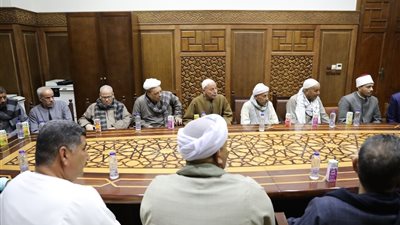 لجنة المصالحات بالأزهر تنهي مصالحة ثأرية استمرت سنوات بين عائلتين بالجيزة