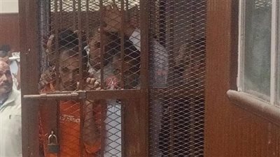 وصول المتهمين في قضية تزوير مستندات رمضان صبحي لمحكمة جنايات الجيزة لحضور ثاني جلسات المحاكمة