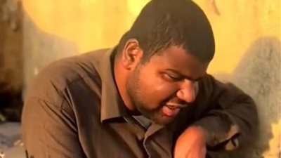 بصوت عذب.. فيديو لكفيف يتلو آيات القرآن الكريم يخطف الأنظار 