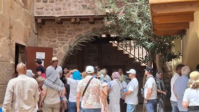 بدء موسم السياحة الشتوية.. 1256سائحًا وزائرًا فى زيارة للمقدسات الدينية والتاريخية بسانت كاترين