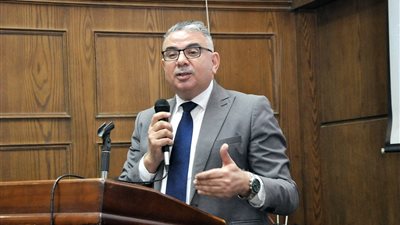 عميد تجارة عين شمس: الجامعات التي لا تتبنى ثقافة الريادة والابتكار ستتحول إلى مدرسة 