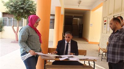 وكيل وزارة التعليم بالجيزة يقود جولة رقابية مسائية لتفقد الانضباط والجودة التعليمية بالمدارس