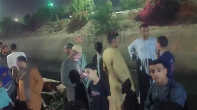 أهالي قفط يبحثون عن جثمان صغير سقط في الترعة خلال لعبه بالكرة