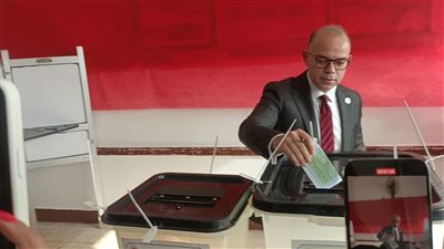 رئيس هيئة الرقابة المالية يدلي بصوته في انتخابات مجلس النواب 2025 بالتجمع الخامس│ صور