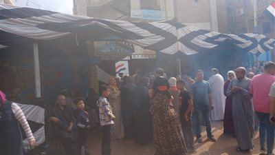 ضبط مندوب مرشح مستقل بحوزته أموال وبطاقات رقم قومي أمام إحدى اللجان الانتخابية بالمحلة