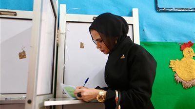 الدكتورة سحر نصر تدلي بصوتها في انتخابات مجلس النواب