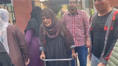 كبار السن يشاركون بالعكاز والمشاية في انتخابات النواب بالقليوبية