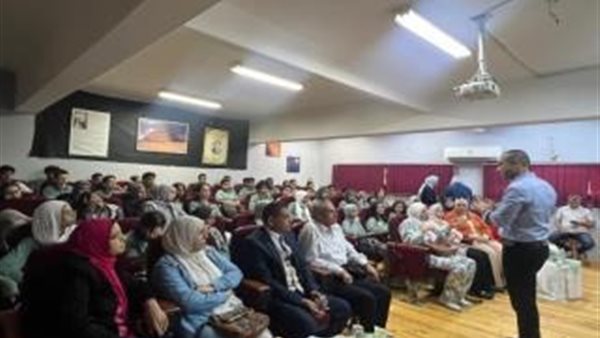 جانب من اللقاءات