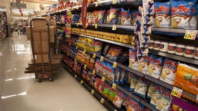 دراسة: الأطعمة فائقة المعالجة تدفع المراهقين للإفراط في الأكل وتهددهم بزيادة الوزن