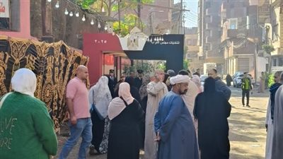 توافد المواطنين على لجان مدرسة طنان الثانوية بنين بقليوب في اليوم الثاني لانتخابات مجلس النواب