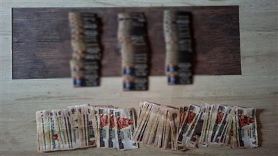 القبض على 4 أشخاص بحوزتهم كروت دعائية لأحد المرشحين ومبالغ مالية لحث المواطنين على التصويت لصالحه بالقاهرة