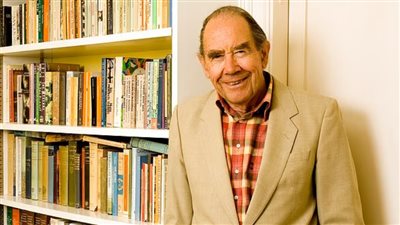 وفاة الجراح صاحب أول عملية زرع قلب ناجحة في بريطانيا عن 93 عامًا 