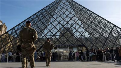 القبض على مشتبه به في قضية السطو على متحف اللوفر بفرنسا