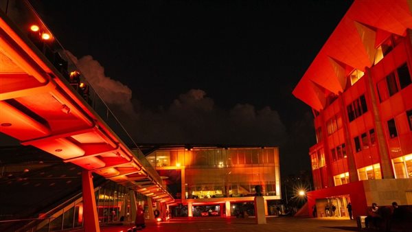 إضاءة المكتبة باللون