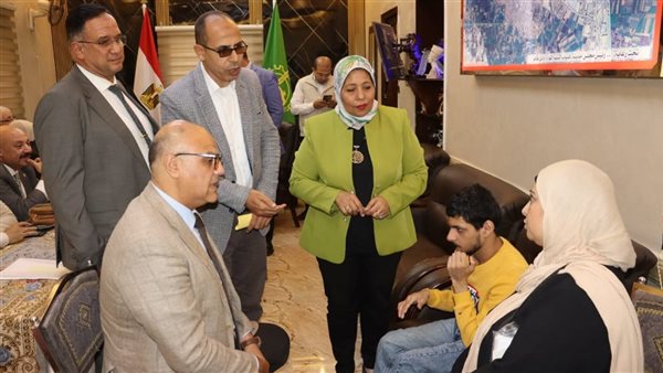 جانب من لقاء المحافظ