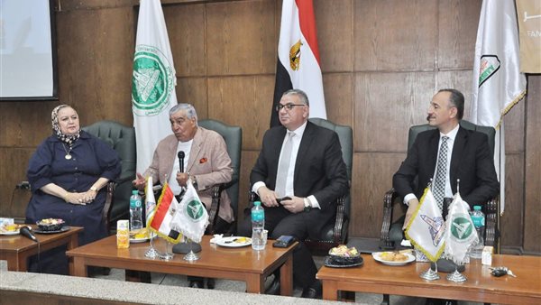 جانب من الندوة