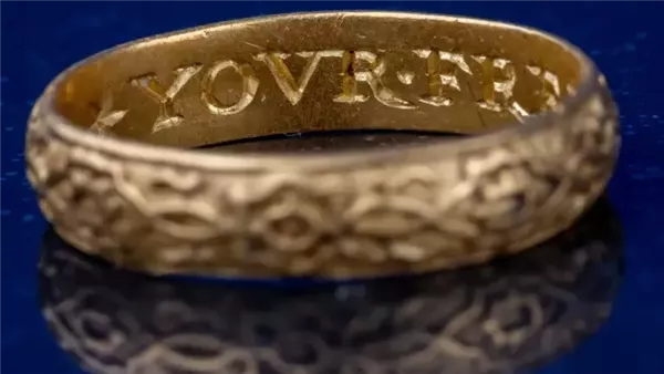 خاتم ذهبي مرتبط بمؤامرة