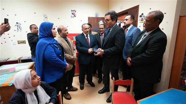 وزير الثقافة ومحافظ