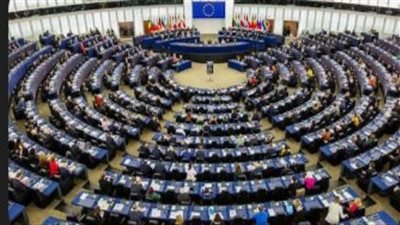 البرلمان الأوروبي يوافق على قرار تحديد سن 16 عامًا كحد أدنى لاستخدام وسائل التواصل الاجتماعي 