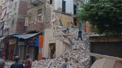 استغاثات من تحت الطوب.. التحقيقات تكشف التفاصيل الكاملة لانهيار عقار كرموز بالإسكندرية