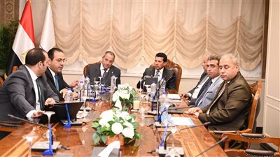 وزير الرياضة يلتقي محافظ بورسعيد لبحث مستجدات تطوير استاد المصري